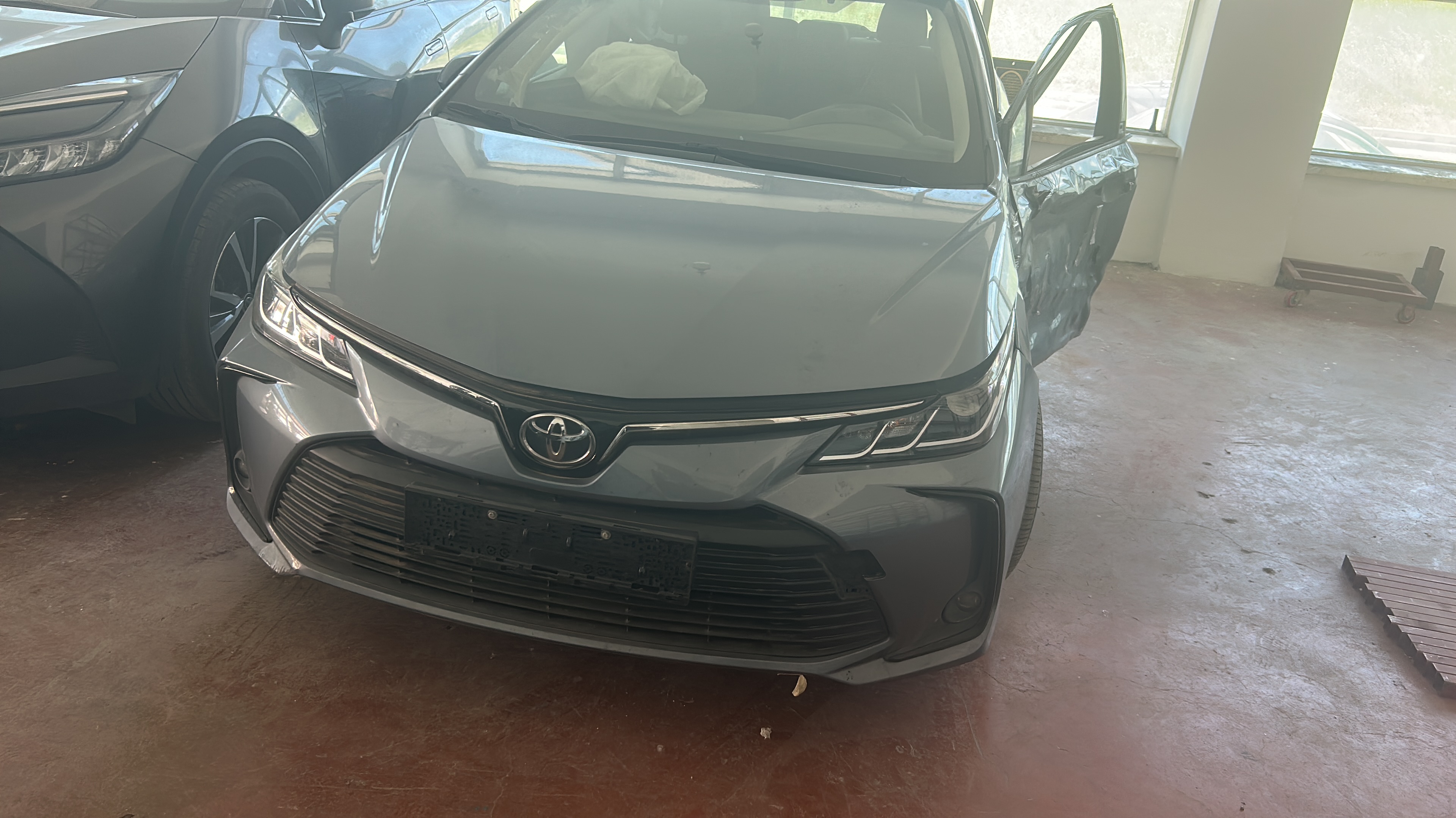 Toyota corolla ön far kaput tampon