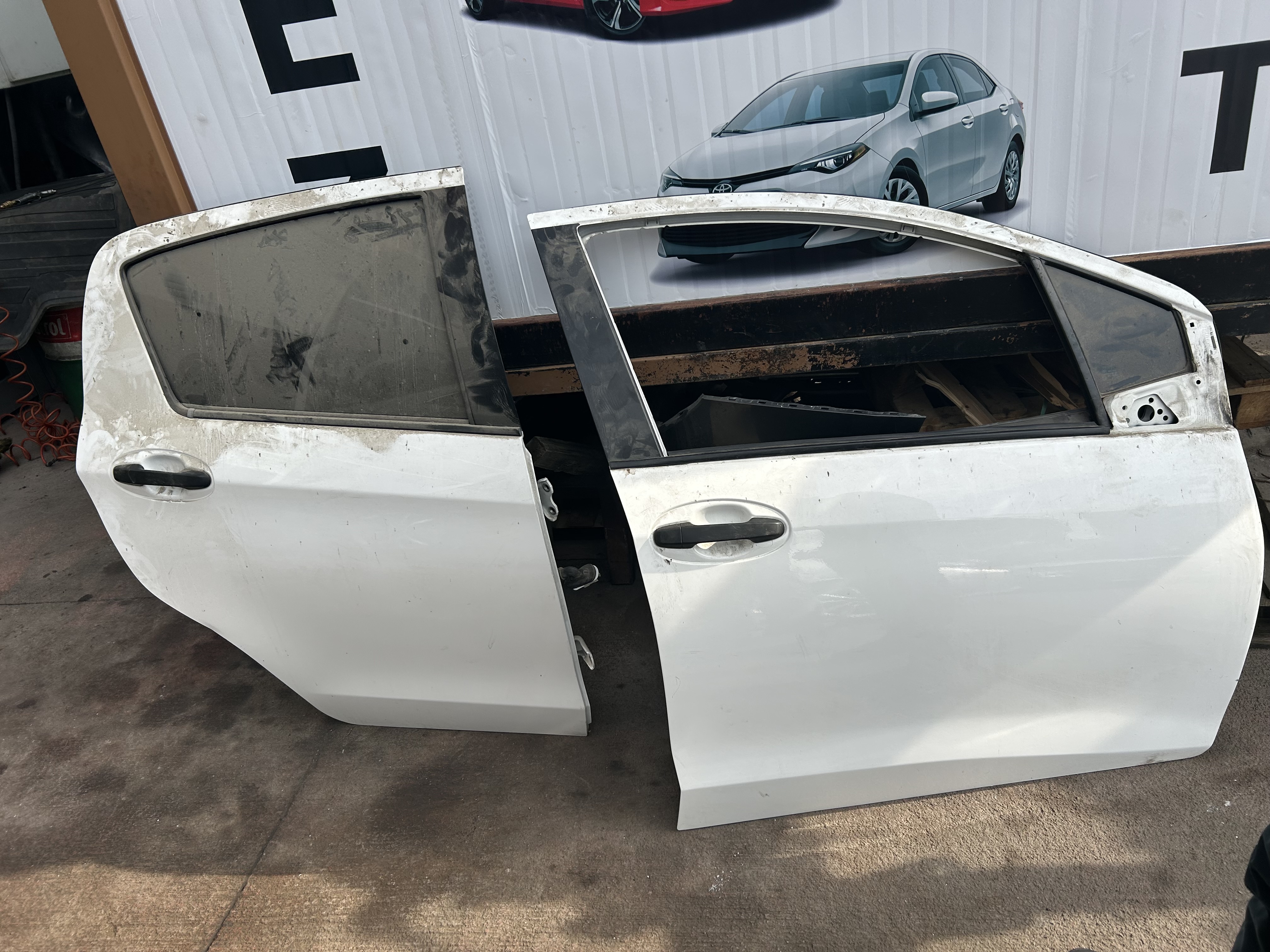 Toyota yaris ön ve arka kapı